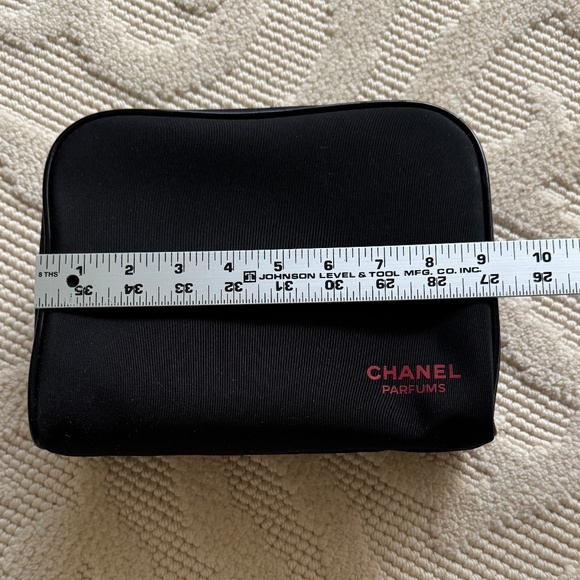 CHANEL PARFUMS AUTHENTIC BLACK ZIPPERED COSMETICS POUCH WITH RED LOGO LINING - Picture 6 of 8